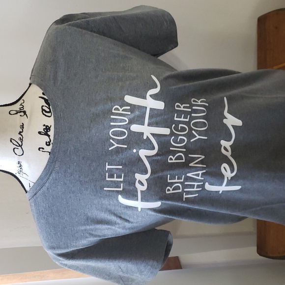 Gray. "Let Your Faith be Bigger than you Fear" Comfy Tee. Multiple Sizes - Picture 1 of 5